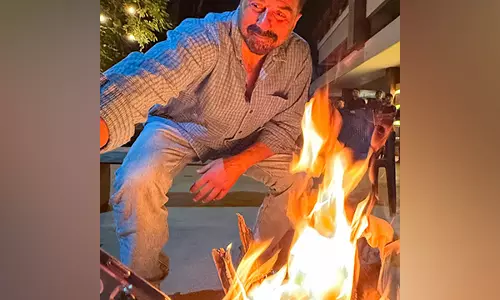 Sunny Deol ने लोहड़ी सेलिब्रेशन की तस्वीर पोस्ट की
