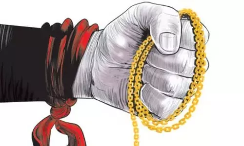Rourkela में धार्मिक झांसे का इस्तेमाल कर दो जालसाजों ने महिला से 2.5 लाख रुपये का सोना चुराया