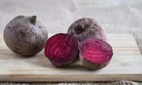 Beetroot For Skin: सर्दियों में चुकंदर से पाएं ग्लोइंग और फ्रेश स्किन, जानें लगाने का तरीका