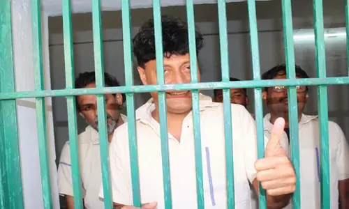 Kerala: केरल हाईकोर्ट ने बॉबी चेम्मनुर को जेल से बाहर आने से मना करने पर फटकार लगाई Kerala: केरल हाईकोर्ट ने बॉबी चेम्मनुर को जेल से बाहर आने से मना करने पर फटकार लगाई