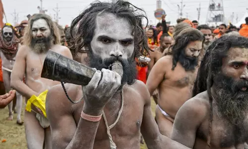 इन तीन स्थितियों में नागा साधु की अखाड़े से सदस्यता समाप्त हो जाती इन तीन स्थितियों में नागा साधु की अखाड़े से सदस्यता समाप्त हो जाती