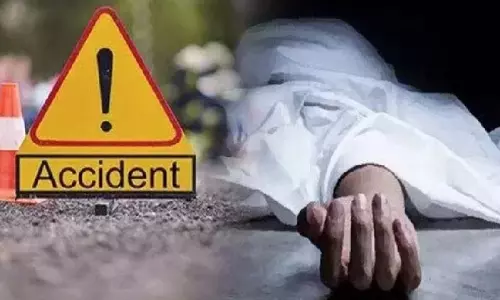 Bahraich: ट्रैक्टर ट्रॉली ने बाइक सवार दंपती को मारी टक्कर, महिला की मौत