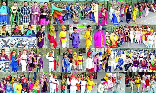 JK पब्लिक स्कूल पंजतीर्थी में लोहड़ी का त्यौहार धूमधाम से मनाया गया