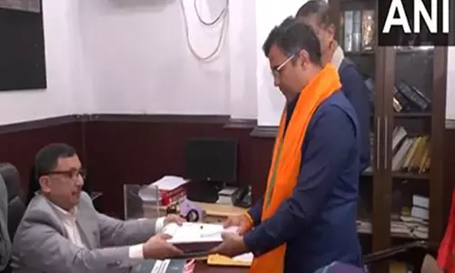 Delhi Election: भाजपा उम्मीदवार परवेश वर्मा ने नई दिल्ली सीट से अपना नामांकन दाखिल किया