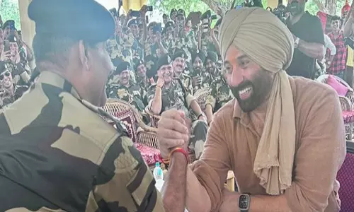 Sunny Deol ने जवानों के साथ बिताया पूरा दिन, सेना दिवस पर भारतीय सेना को दी श्रद्धांजलि