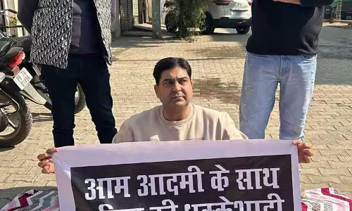 नशे में धुत ड्राइवर ने खड़ी कार को टक्कर मारी, पुलिस ने FIR दर्ज नहीं की नशे में धुत ड्राइवर ने खड़ी कार को टक्कर मारी, पुलिस ने FIR दर्ज नहीं की