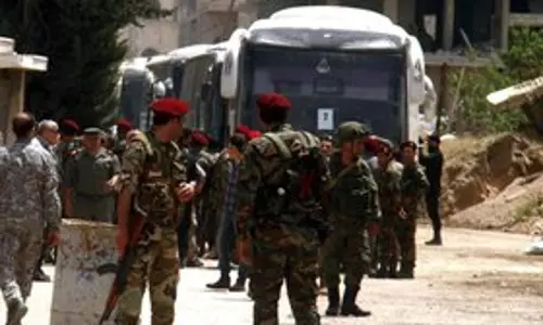 Syrian अधिकारियों ने आतंकवादी समूह द्वारा बंधक बनाए गए सुरक्षाकर्मियों को रिहा किया Syrian अधिकारियों ने आतंकवादी समूह द्वारा बंधक बनाए गए सुरक्षाकर्मियों को रिहा किया