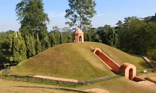 Assam : चराईदेव मैदाम को यूनेस्को से विश्व धरोहर प्रमाणपत्र मिला Assam : चराईदेव मैदाम को यूनेस्को से विश्व धरोहर प्रमाणपत्र मिला
