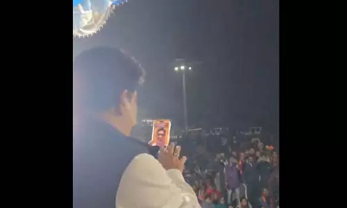 डिप्टी सीएम ने वीडियो कॉल में कवि कुमार विश्वास को दिखाया मढ़ई मेला कार्यक्रम