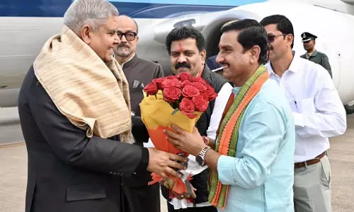 उप-राष्ट्रपति जगदीप धनखड़ रायपुर पहुंचे उप-राष्ट्रपति जगदीप धनखड़ रायपुर पहुंचे