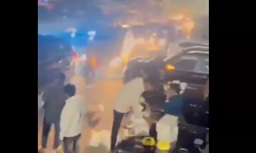 सड़क पर बर्थडे पार्टी: 21 लड़के गिरफ्तार, बर्थडे बॉय भी मुश्किल में सड़क पर बर्थडे पार्टी: 21 लड़के गिरफ्तार, बर्थडे बॉय भी मुश्किल में