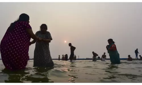 Maha Kumbh स्नान के बाद इन कार्यों को करना बेहद शुभ, पितृ होंगे प्रसन्न