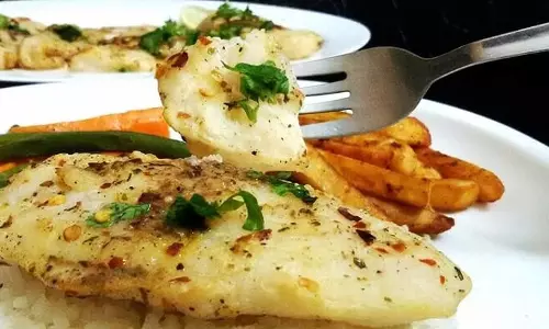 लहसुन बटर सॉस में ग्रिल्ड मछली रेसिपी