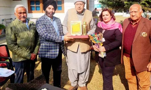 फारूक ने J&K में बढ़ते नशीली दवाओं के दुरुपयोग पर चिंता व्यक्त की फारूक ने J&K में बढ़ते नशीली दवाओं के दुरुपयोग पर चिंता व्यक्त की