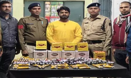 साइकिल स्टोर का मालिक निकला नशे का सौदागर, सैकड़ों नग सोल्यूशन ट्यूब जब्त