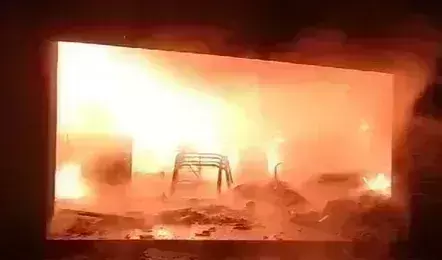 Lakhimpur Kheri: स्पेयर पार्ट्स की दुकान में आग , डेढ़ लाख का सामान जल कर रख Lakhimpur Kheri: स्पेयर पार्ट्स की दुकान में आग , डेढ़ लाख का सामान जल कर रख