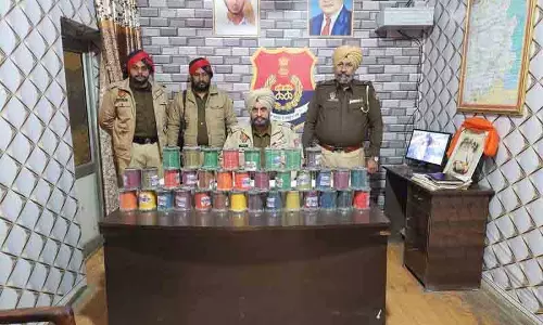 Amritsar: ऐक्रेलिक धागे के निर्माण पर प्रतिबंध की मांग तेज हुई Amritsar: ऐक्रेलिक धागे के निर्माण पर प्रतिबंध की मांग तेज हुई