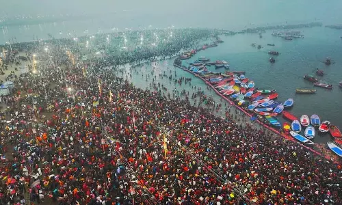 महाकुंभ तीसरा दिन: 48 घाटों पर हर घंटे डुबकी लगाने वाले लोगों की भीड़ का आकलन