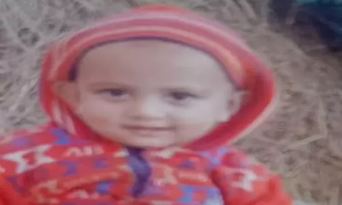 Khatima: स्कूल बस ने डेढ़ साल के बच्चे को कुचला, ड्राइवर फरार