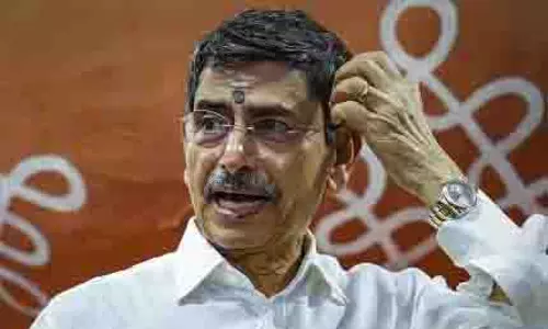 Tamil Nadu राज्यपाल रवि ने भगवा वस्त्र पहनकर तिरुवल्लुवर को श्रद्धांजलि दी, खड़ा हुआ विवाद Tamil Nadu राज्यपाल रवि ने भगवा वस्त्र पहनकर तिरुवल्लुवर को श्रद्धांजलि दी, खड़ा हुआ विवाद