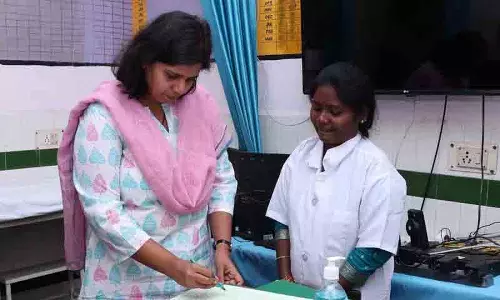 Nalgonda Collector को प्राथमिक स्वास्थ्य केंद्र के औचक निरीक्षण में कोई स्टाफ सदस्य नहीं मिला Nalgonda Collector को प्राथमिक स्वास्थ्य केंद्र के औचक निरीक्षण में कोई स्टाफ सदस्य नहीं मिला