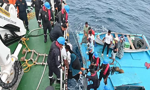 भारतीय तटरक्षक बल ने Lakshadweep island से 54 यात्रियों को बचाया
