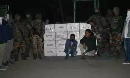 Tripura : असम राइफल्स ने 1 करोड़ की विदेशी सिगरेट जब्त की Tripura : असम राइफल्स ने 1 करोड़ की विदेशी सिगरेट जब्त की