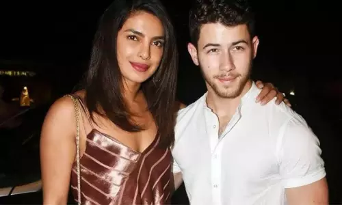 Priyanka Chopra ने हॉलिडे मूवी के लिए जोनास ब्रदर्स के साथ मिलकर काम किया Priyanka Chopra ने हॉलिडे मूवी के लिए जोनास ब्रदर्स के साथ मिलकर काम किया