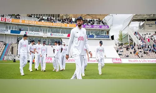 James Vince ने 2025 तक प्रथम श्रेणी क्रिकेट छोड़ा, टी20 और पीएसएल पर ध्यान केंद्रित किया James Vince ने 2025 तक प्रथम श्रेणी क्रिकेट छोड़ा, टी20 और पीएसएल पर ध्यान केंद्रित किया