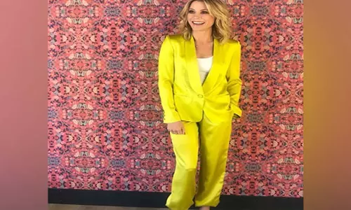 Julie Bowen लॉस एंजिल्स में फेक इट अन्टिल यू मेक इट के विश्व प्रीमियर में अभिनय करेंगी
