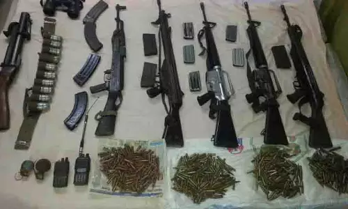 Mizoram : म्यांमार के विद्रोही समूह से बड़ी मात्रा में हथियार और गोला-बारूद जब्त Mizoram : म्यांमार के विद्रोही समूह से बड़ी मात्रा में हथियार और गोला-बारूद जब्त