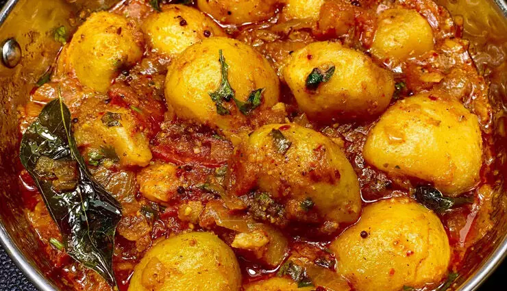 Masala Potato: मसालेदार खाने के हैं शौकीन तो ये डिश है बेहतरीन विकल्प