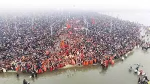 Mahakumbh 2025 :   कुंभ मेले में उमड़ी विदेशी श्रद्धालुओं की भीड़