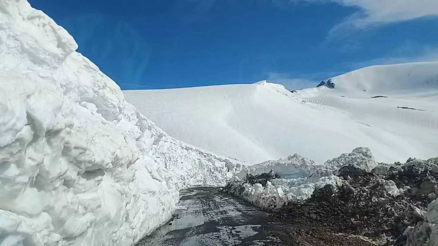 किश्तवाड़-सिंथन टॉप-अनंतनाग एनएच-244 स्थानीय लोगों, हल्के वाहनों के लिए आंशिक रूप से बहाल