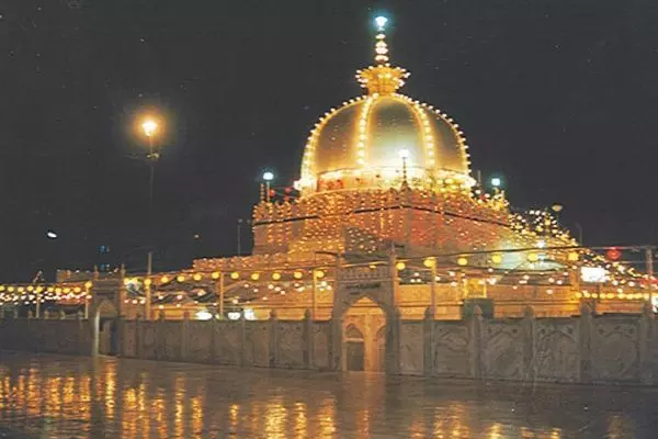 Ajmer Sharif: 800 साल पुरानी इस मस्जिद को कहते हैं अढ़ाई दिन का झोंपड़ा