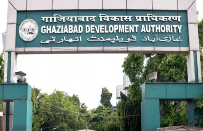 NCR Ghaziabad: गाजियाबाद विकास प्राधिकरण ने अभियान के तहत अवैध कॉलोनी ध्वस्त की