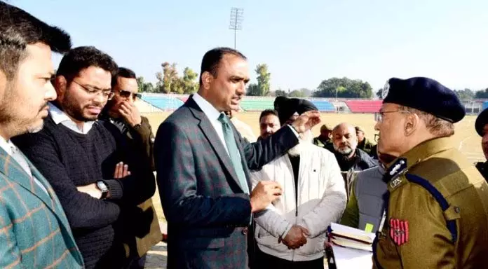 डिव कमिश्नर-ADGP ने गणतंत्र दिवस की तैयारियों की समीक्षा के लिए एमए स्टेडियम का दौरा किया डिव कमिश्नर-ADGP ने गणतंत्र दिवस की तैयारियों की समीक्षा के लिए एमए स्टेडियम का दौरा किया