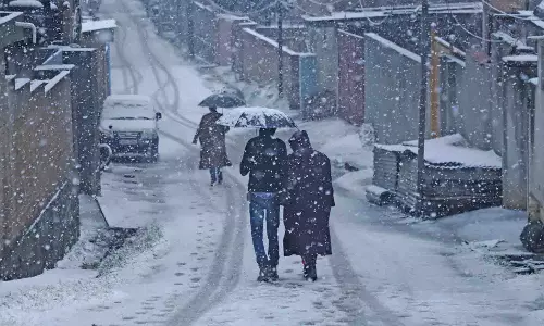 मौसम विभाग ने ऊंचे इलाकों में हल्की बर्फबारी का अनुमान जताया मौसम विभाग ने ऊंचे इलाकों में हल्की बर्फबारी का अनुमान जताया
