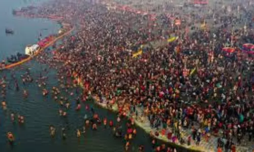 Prayagraj:  महाकुंभ के चौथे दिन उमड़े लाखों श्रद्धालु