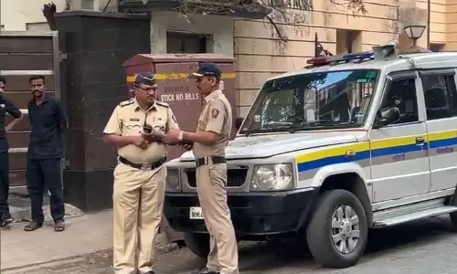 एक्टर सैफ अली खान के शरीर पर चाकू से 6 बार वार, सर्जरी की गई एक्टर सैफ अली खान के शरीर पर चाकू से 6 बार वार, सर्जरी की गई