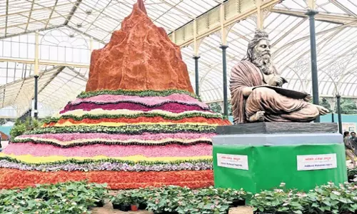 Karnataka: वाल्मीकि आश्रम से लेकर चींटीघर तक लालबाग पुष्प प्रदर्शनी से बेंगलुरु में उत्साह