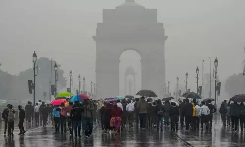 New Delhi: राजधानी दिल्ली में शीत लहर के बीच बारिश और बर्फबारी से बढ़ेगी ठण्ड