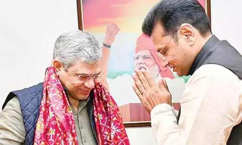 Telangana: मंत्री ने सेमीकॉन उद्योग में टीजी की बड़ी भूमिका की मांग की Telangana: मंत्री ने सेमीकॉन उद्योग में टीजी की बड़ी भूमिका की मांग की