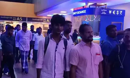 Tamil Nadu: श्रीलंका की जेल से रिहा हुए 15 मछुआरे चेन्नई एयरपोर्ट पहुंचे Tamil Nadu: श्रीलंका की जेल से रिहा हुए 15 मछुआरे चेन्नई एयरपोर्ट पहुंचे