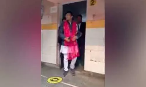 दिल्ली चुनाव: कांग्रेस उम्मीदवार सुशांत मिश्रा ने Rithala से नामांकन दाखिल किया दिल्ली चुनाव: कांग्रेस उम्मीदवार सुशांत मिश्रा ने Rithala से नामांकन दाखिल किया