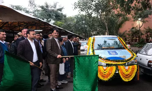 Jaipur: उप मुख्यमंत्री डॉ. प्रेमचंद बैरवा ने सड़क सुरक्षा जागरूकता रथ को हरी झंडी दिखा किया रवाना