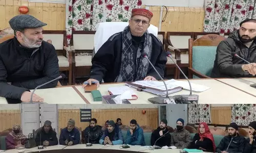 कुलपति डीडीसी कुपवाड़ा ने चल रहे विकास कार्यों की प्रगति की समीक्षा की