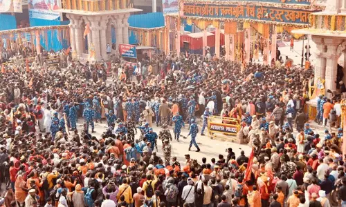 Ayodhya: महाकुंभ जैसा नजारा, दर्शन के लिए पहुंचे लाखों श्रद्धालु Ayodhya: महाकुंभ जैसा नजारा, दर्शन के लिए पहुंचे लाखों श्रद्धालु