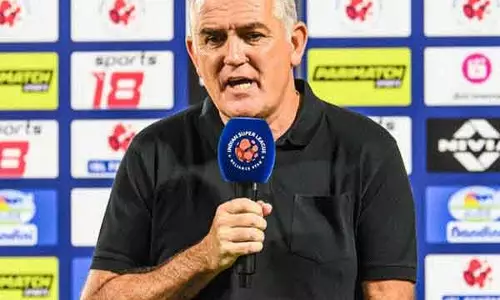 Owen Coyle ने अपनी टीम द्वारा अंतिम मिनट में पेनल्टी दिए जाने पर अपनी निराशा व्यक्त की