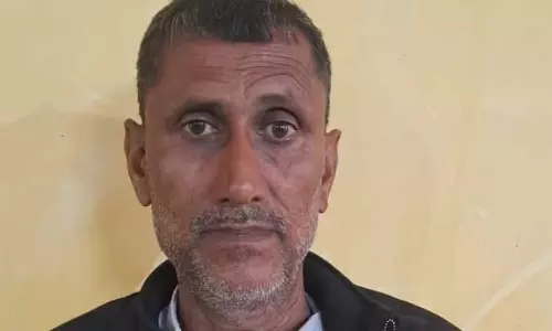 Assam : ओरंग राष्ट्रीय उद्यान में गिरफ्तार गैंडा शिकारी से हथियार और गोला-बारूद बरामद Assam : ओरंग राष्ट्रीय उद्यान में गिरफ्तार गैंडा शिकारी से हथियार और गोला-बारूद बरामद